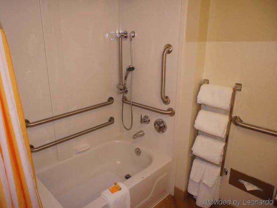 La Quinta By Wyndham Raleigh Cary Hotel Eksteriør billede